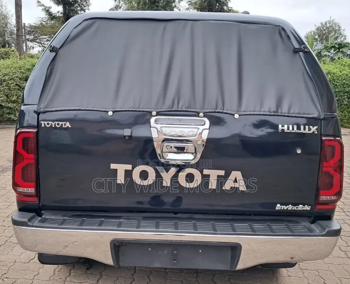 Toyota Hilux 2012 Black