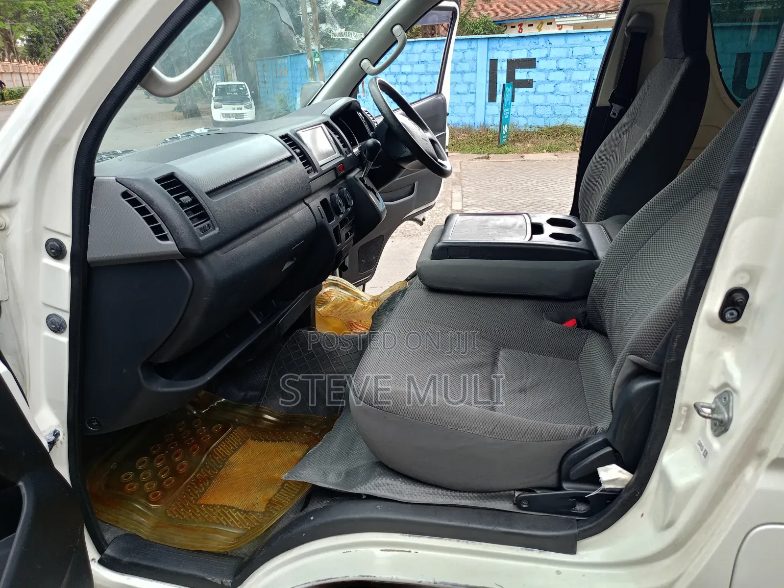Toyota HiAce 2013 White