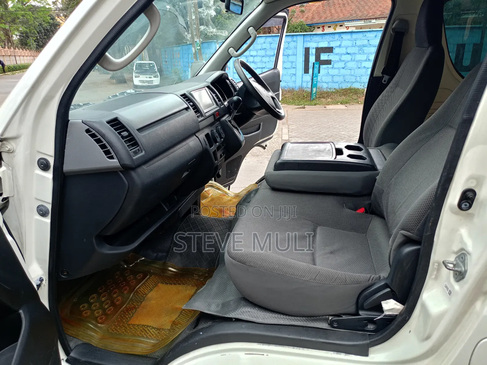 Toyota HiAce 2013 White