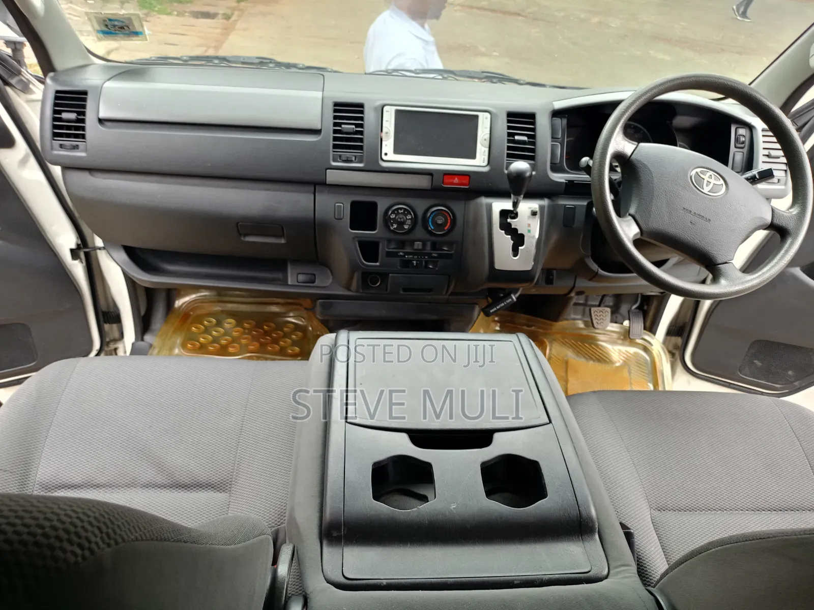 Toyota HiAce 2013 White