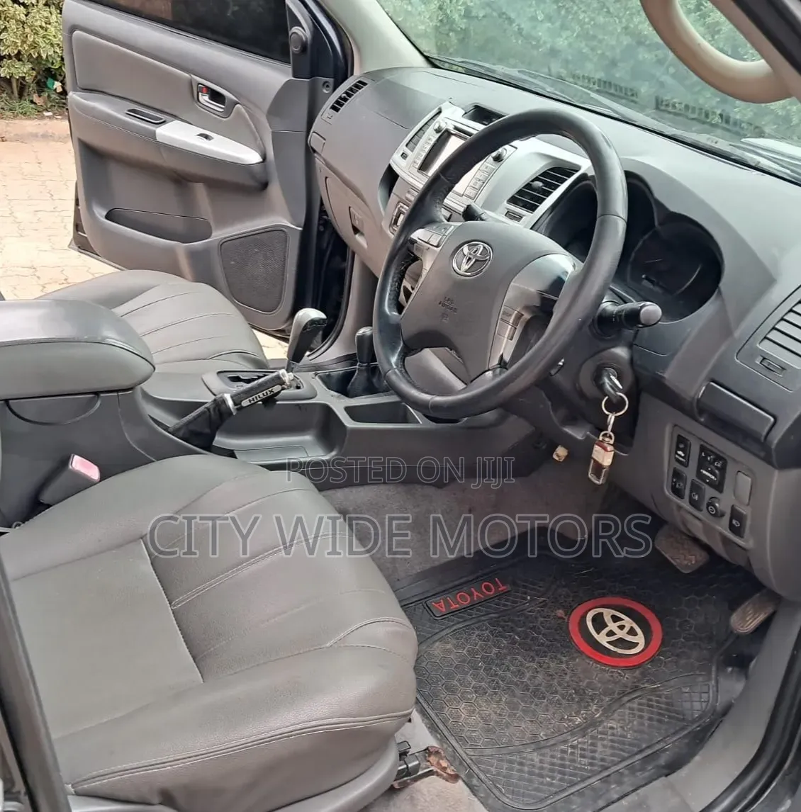 Toyota Hilux 2012 Black