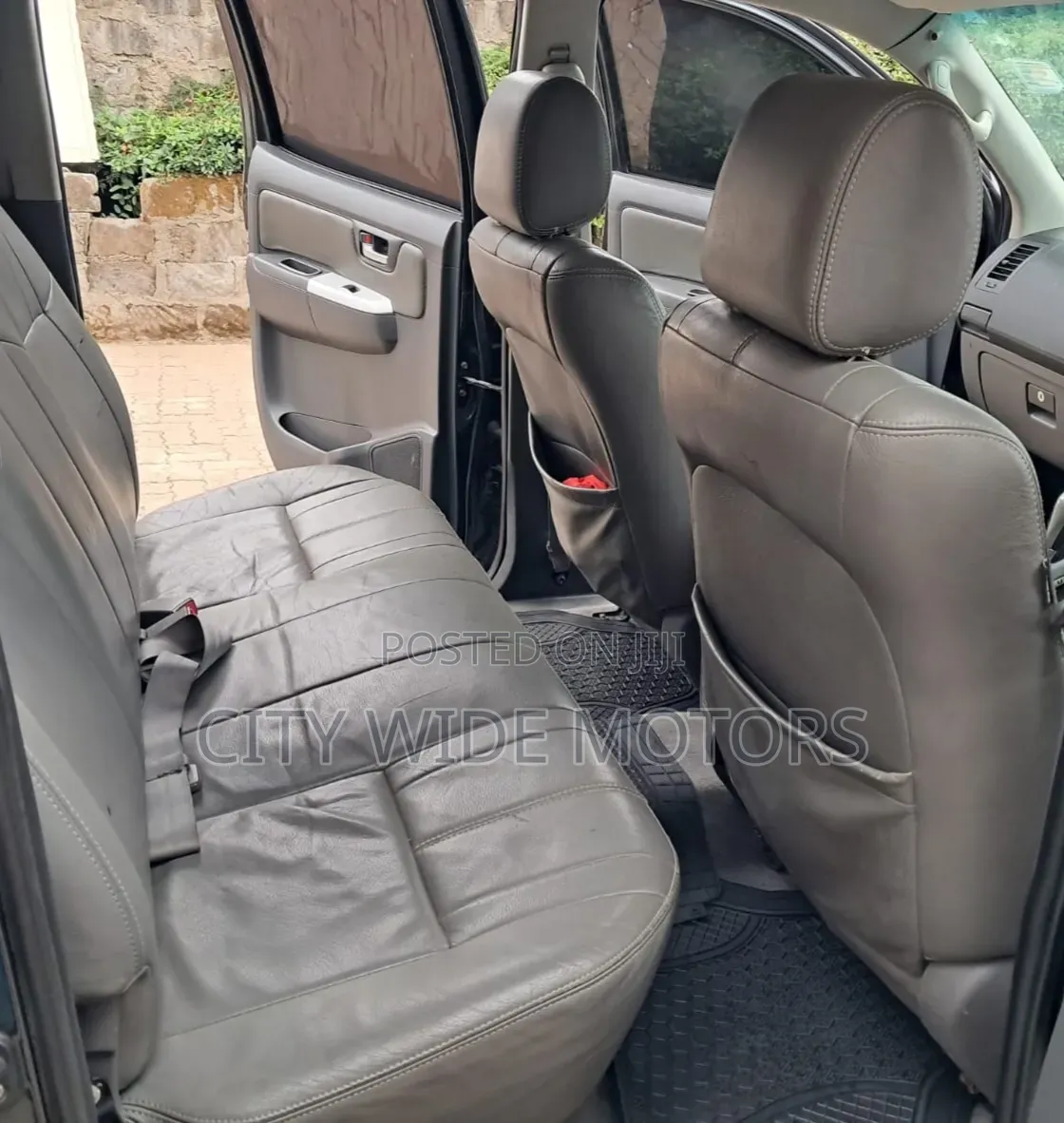Toyota Hilux 2012 Black
