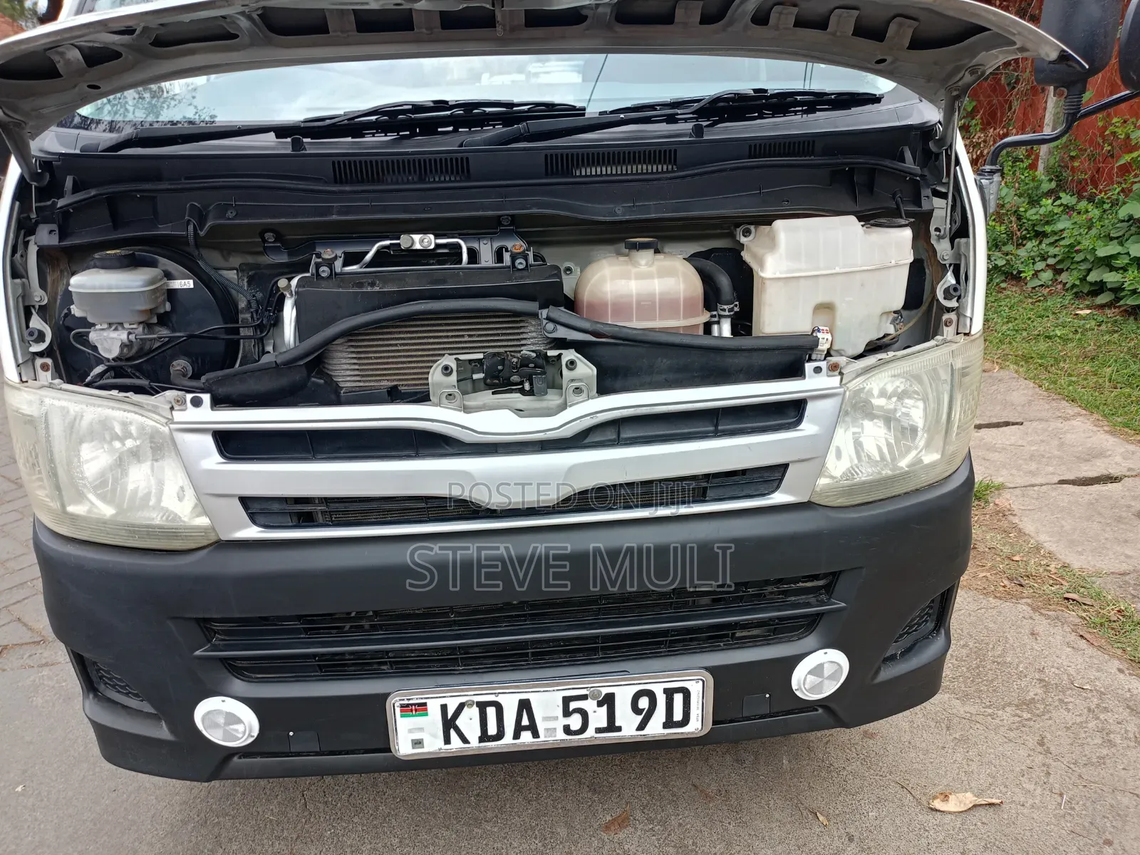 Toyota HiAce 2013 White
