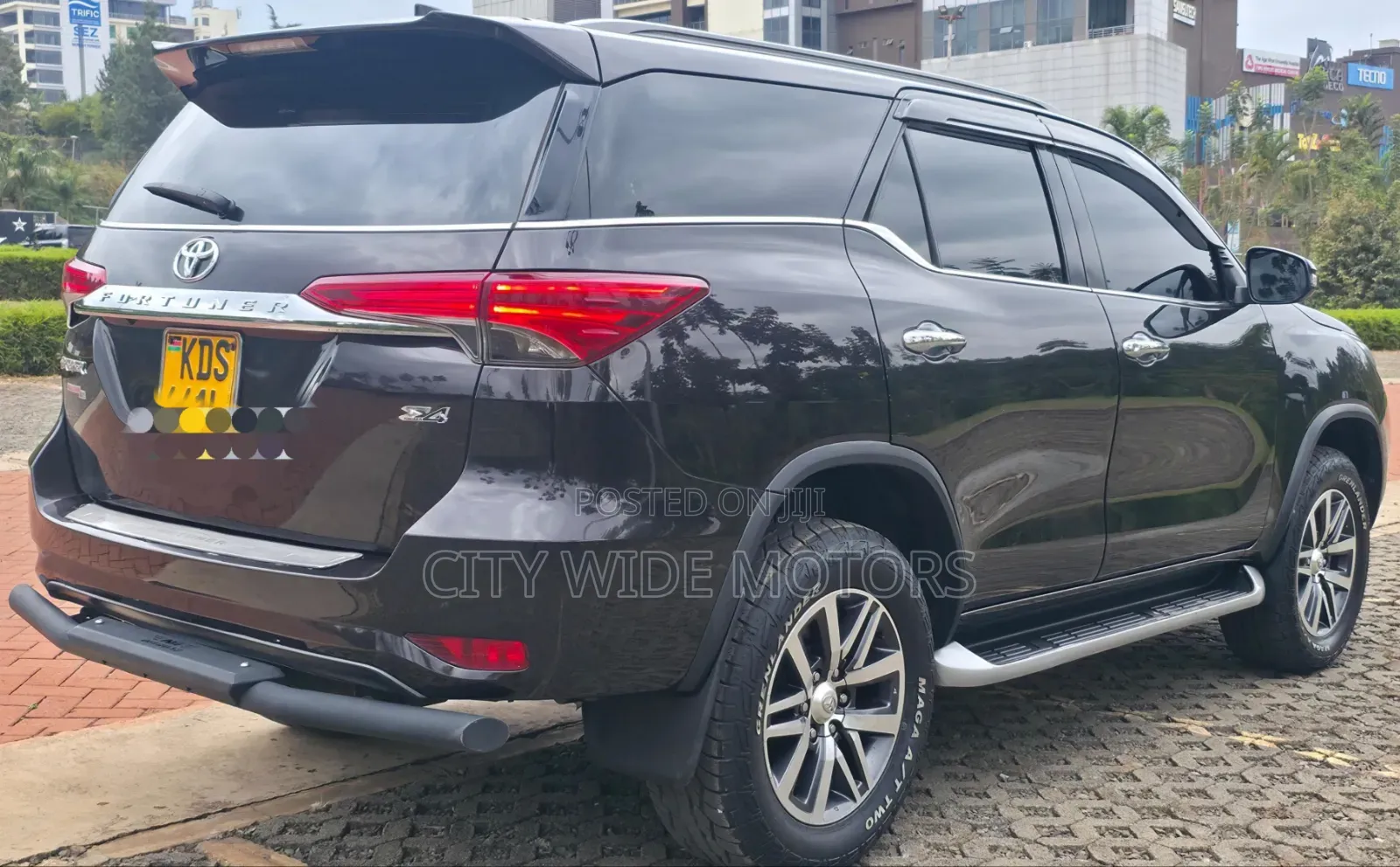 Toyota Fortuner 2018 Maroon