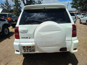 Toyota RAV4 Automatic 2003 White