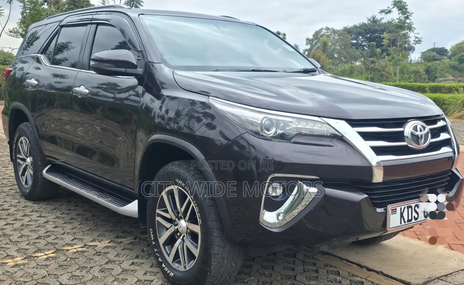Toyota Fortuner 2018 Maroon