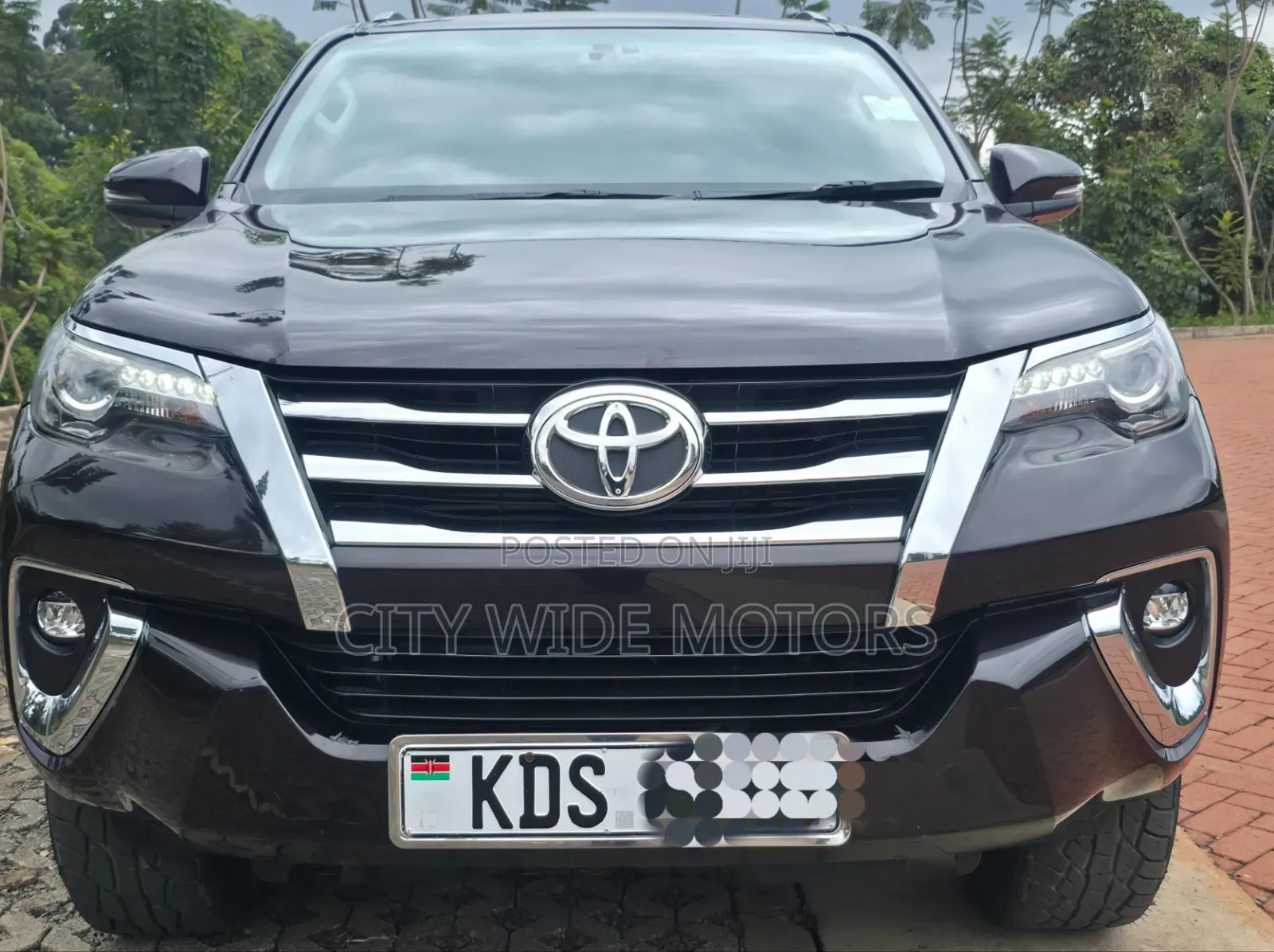 Toyota Fortuner 2018 Maroon