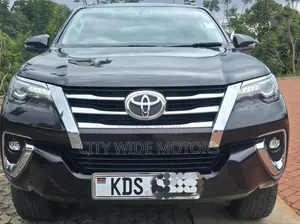 Toyota Fortuner 2018 Maroon