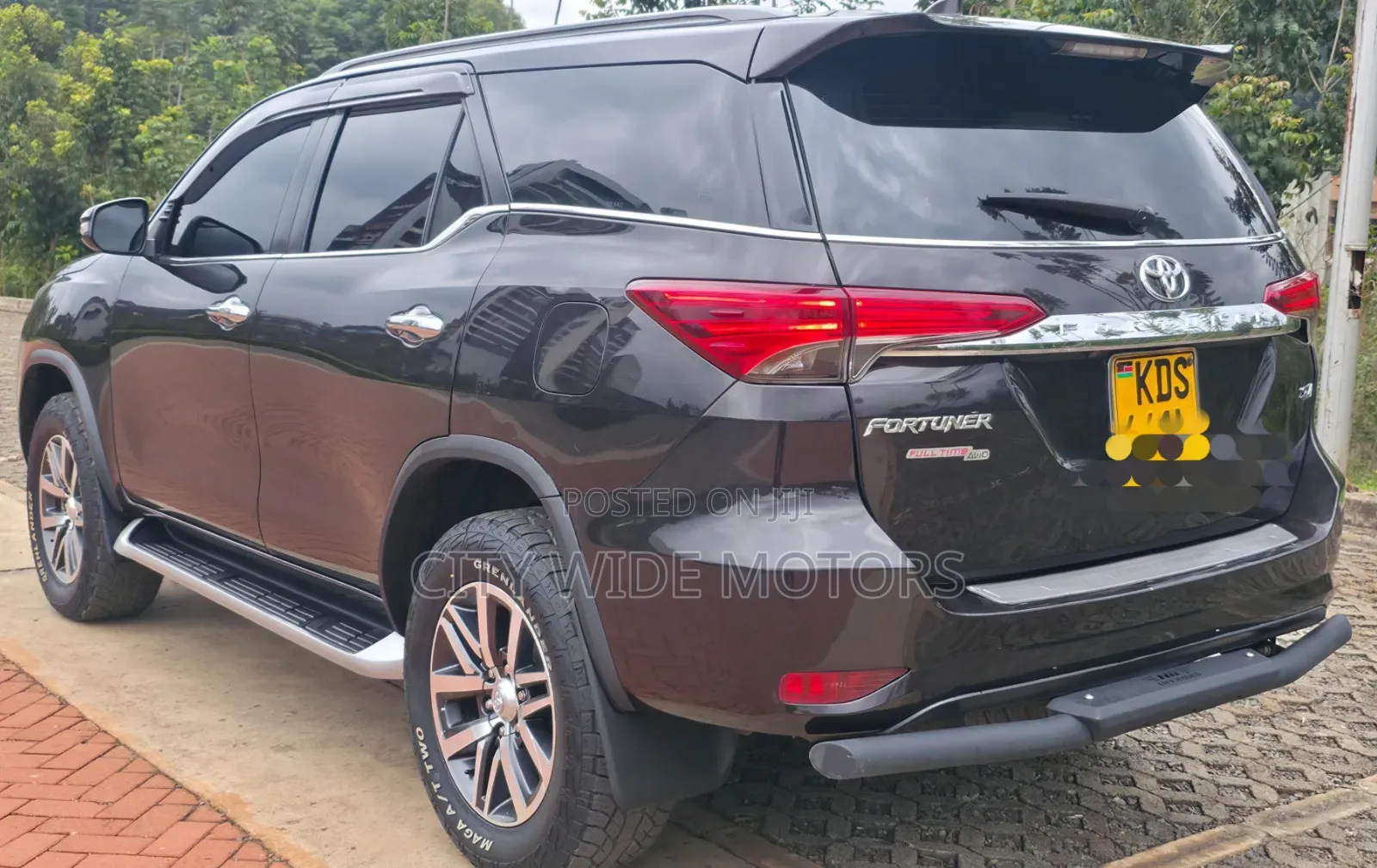Toyota Fortuner 2018 Maroon