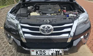 Toyota Fortuner 2018 Maroon
