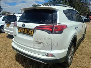 Toyota RAV4 2016 White
