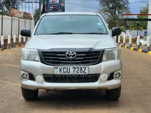 Toyota Hilux 2012 Silver