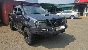 Toyota Hilux 2010 Gray