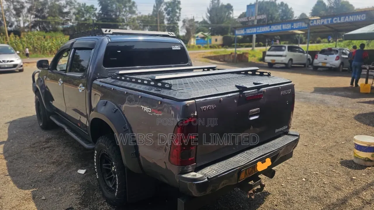 Toyota Hilux 2010 Gray