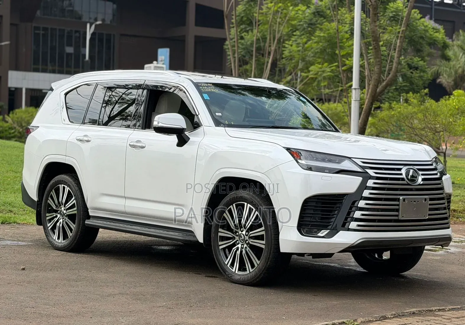 Lexus LX 2022 White