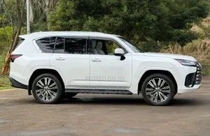 Lexus LX 2022 White