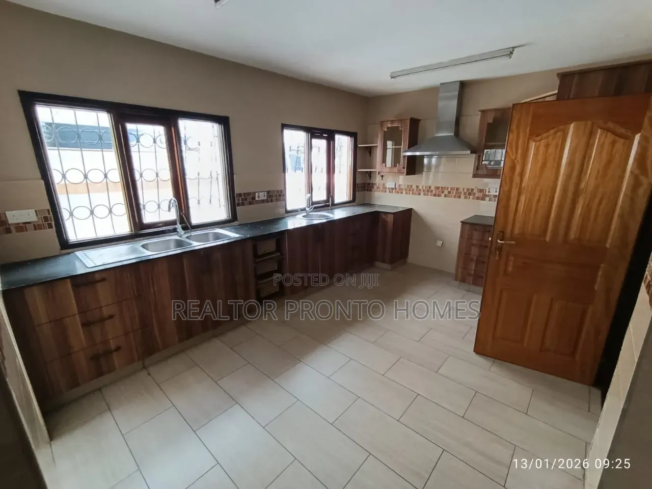 4bdrm Maisonette in Lavington, Valley Arcade for sale