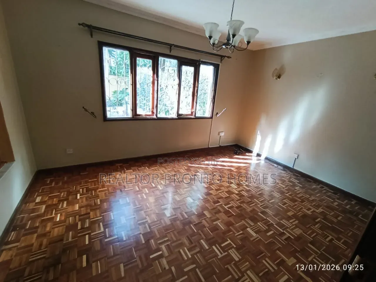 4bdrm Maisonette in Lavington, Valley Arcade for sale