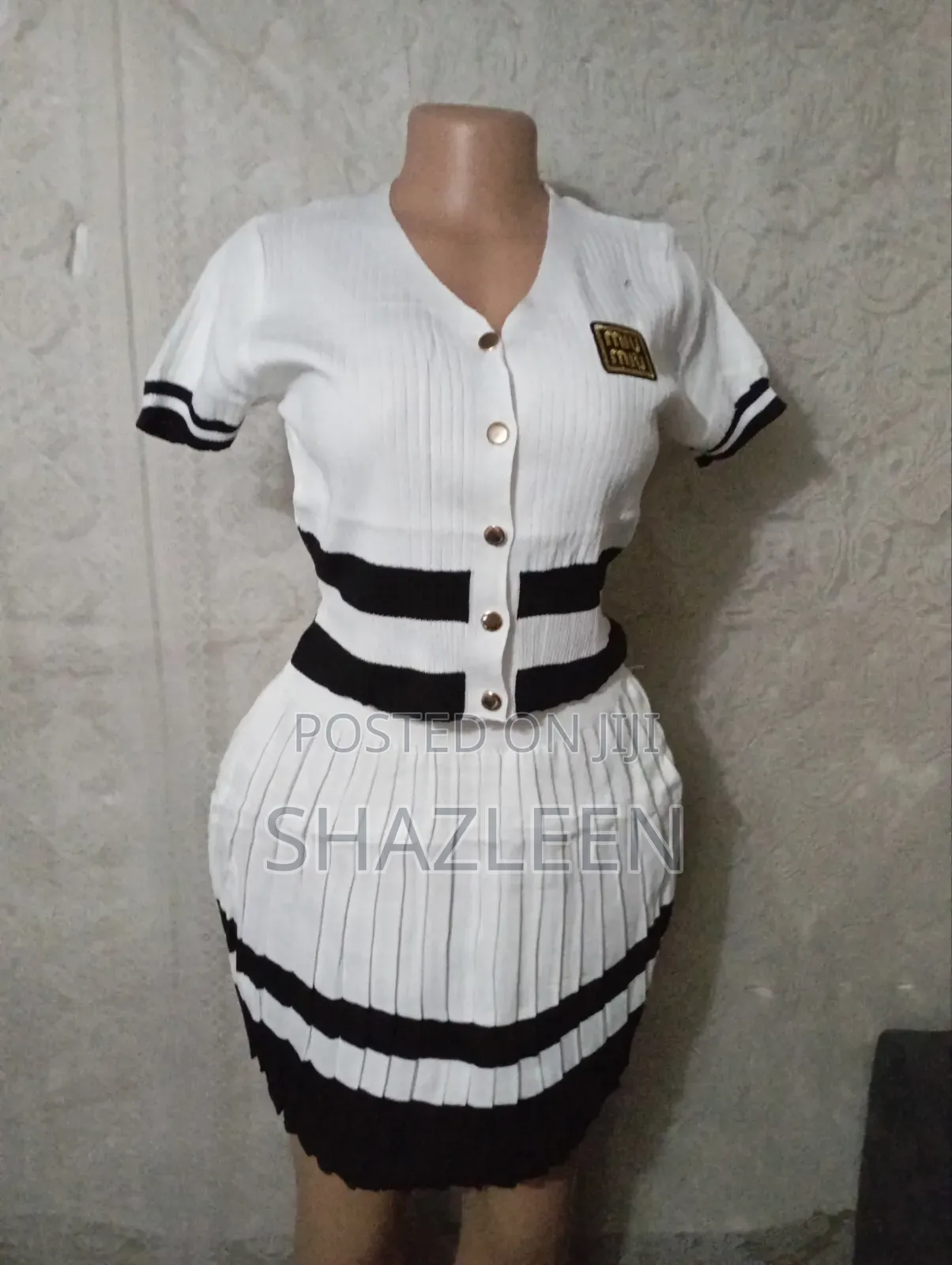 New 2 PCS Sweater Knit Skirt Set White and Black Varsity Small Medium