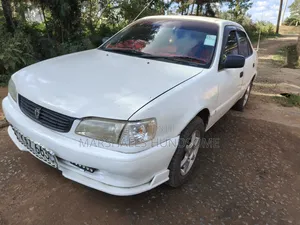 Toyota Corolla 2000 White