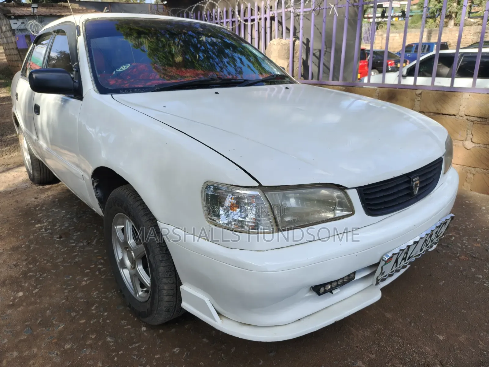 Toyota Corolla 2000 White