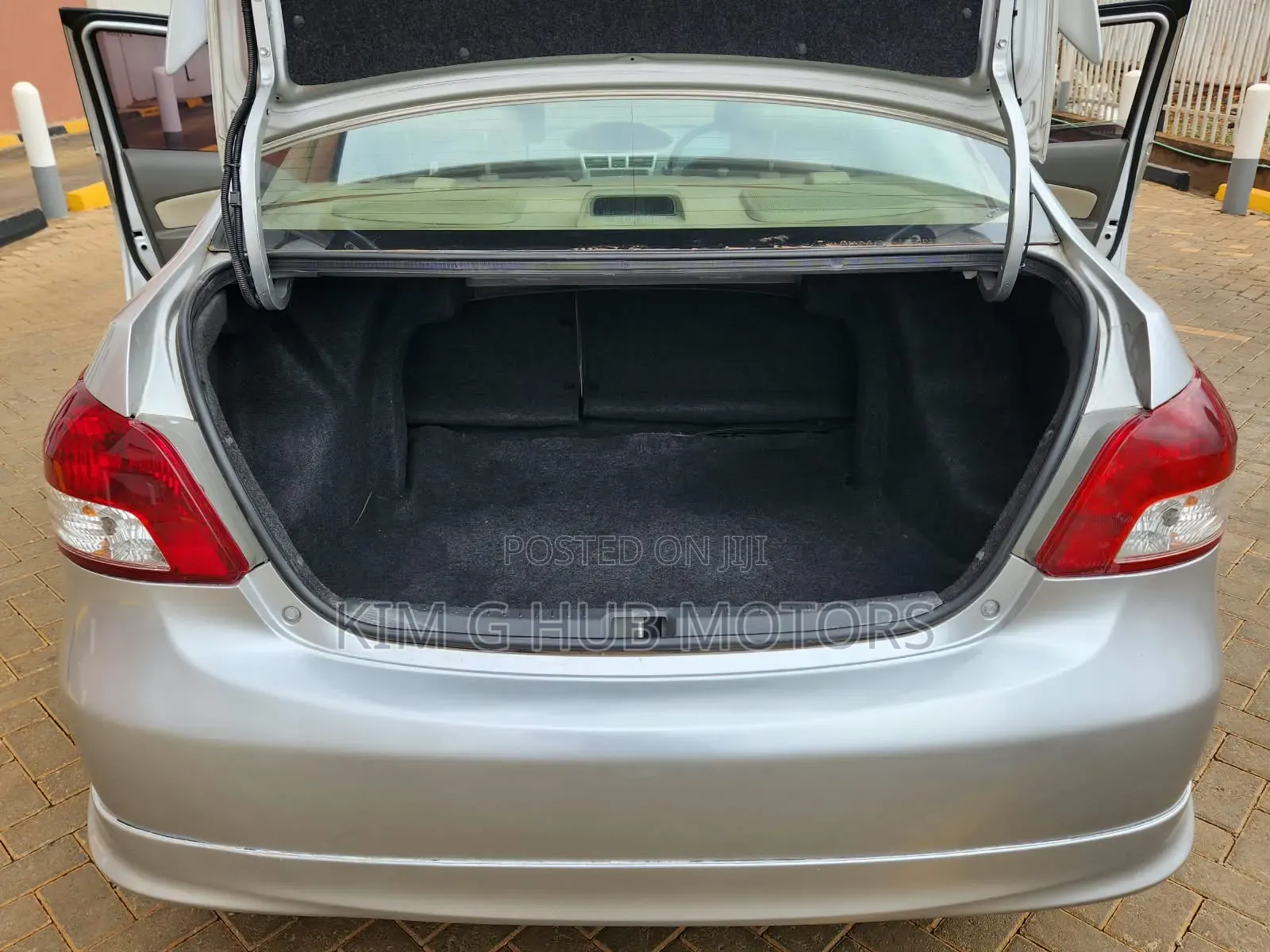 Toyota Belta 2009 Silver