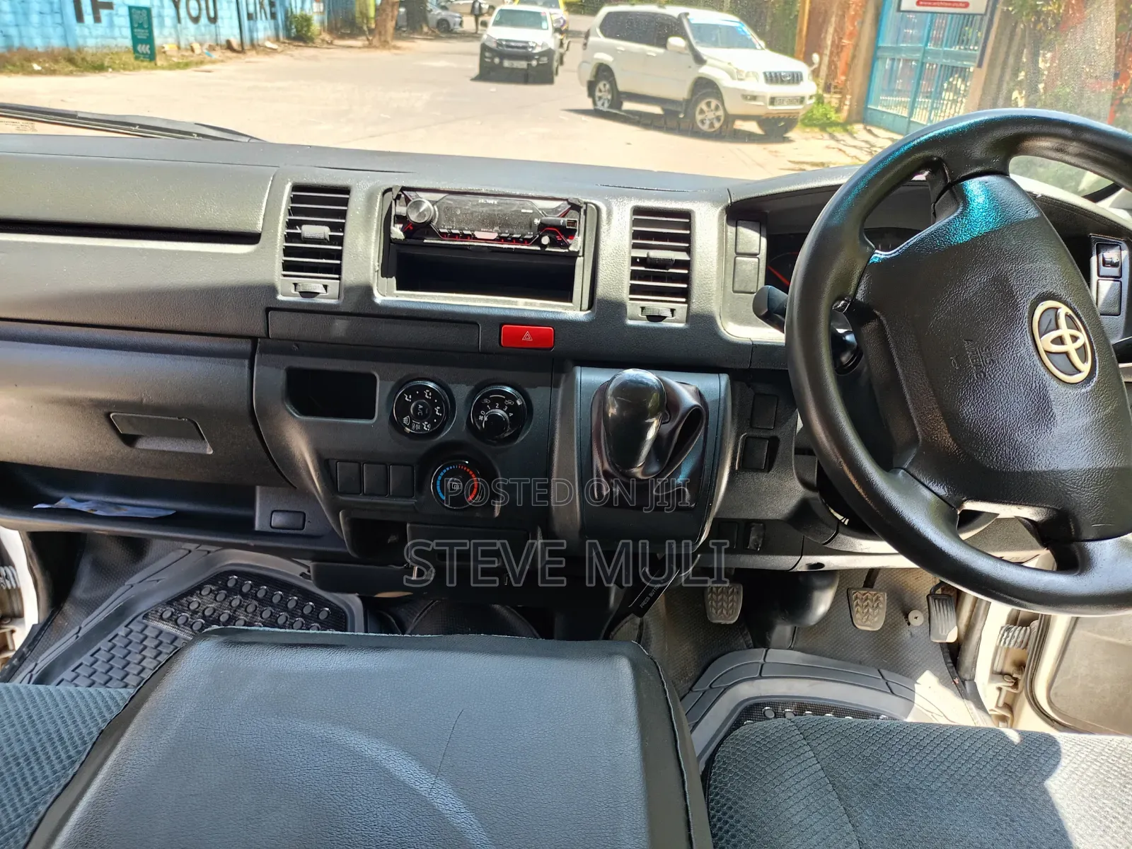 Toyota HiAce 2013 White