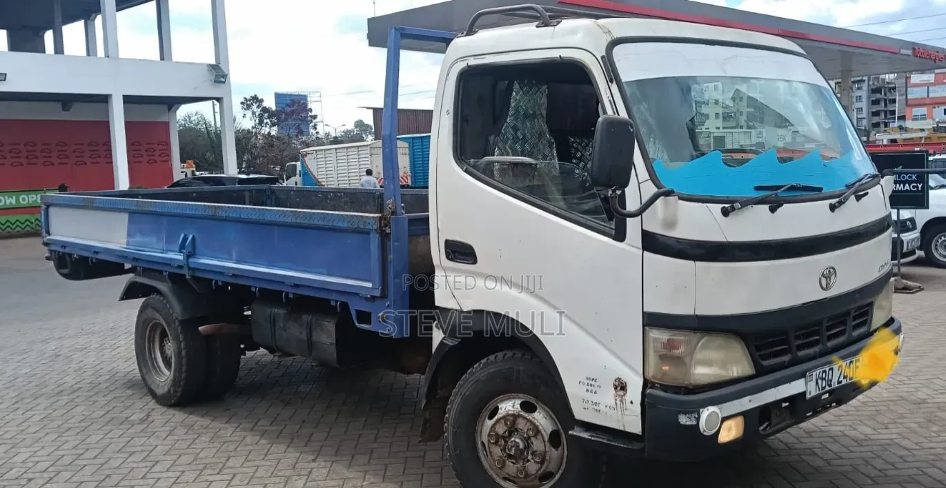 Toyota Dyna 2012 White