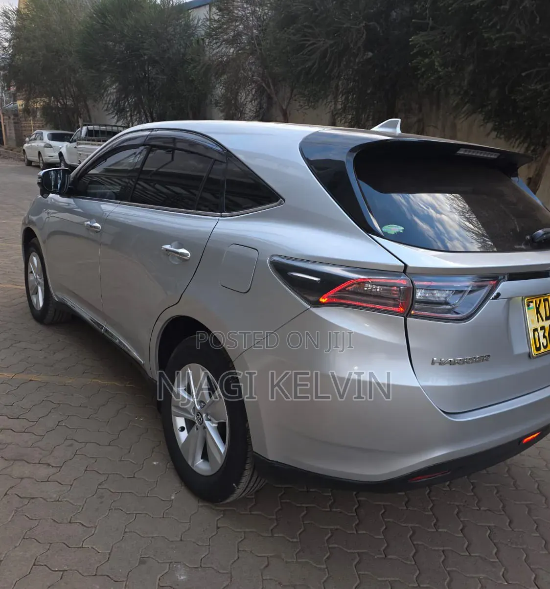 Toyota Harrier 2.5 Hybrid 4WD 2015 Silver