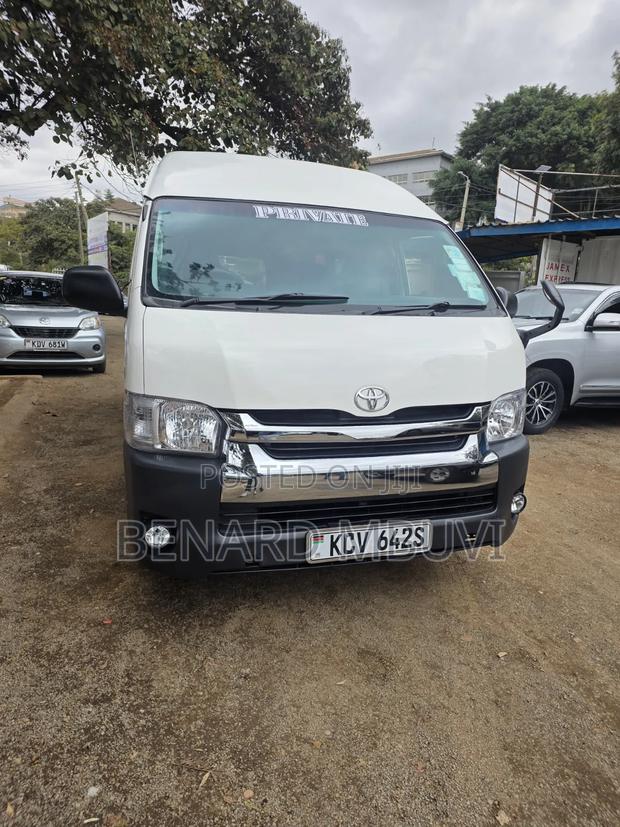 Toyota HiAce 2013 White