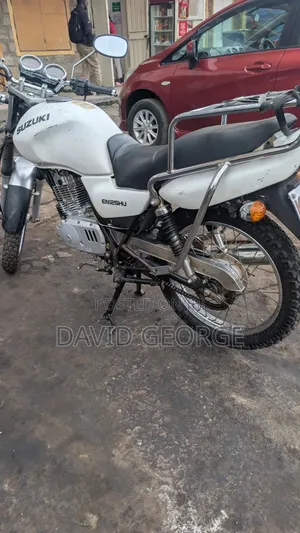 Suzuki EN125-2A 2022 White