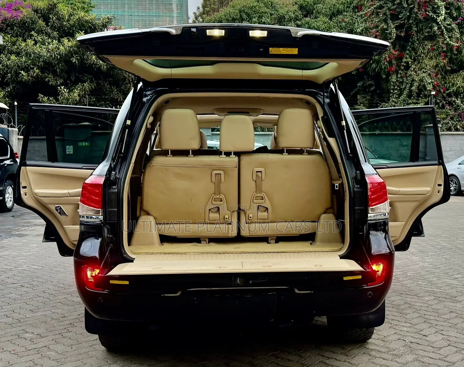 Lexus LX 570 2010 Black