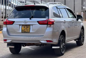 Toyota Corolla Fielder 2017 Silver