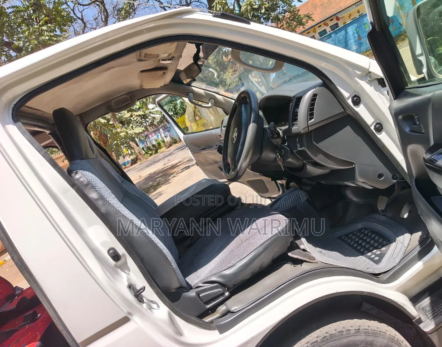 Toyota HiAce 2015 White