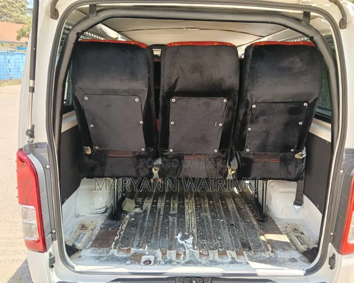Toyota HiAce 2015 White