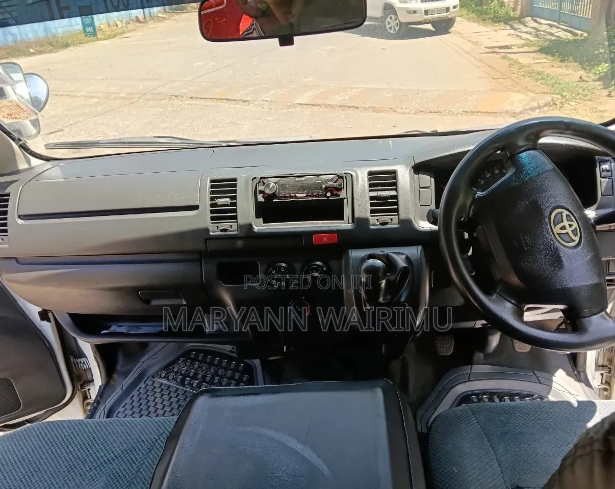 Toyota HiAce 2015 White