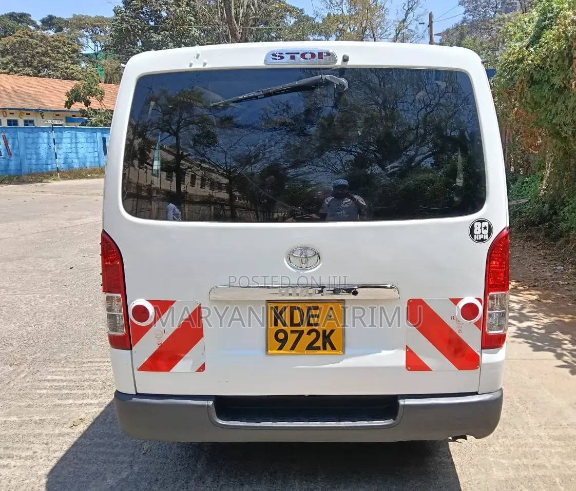 Toyota HiAce 2015 White