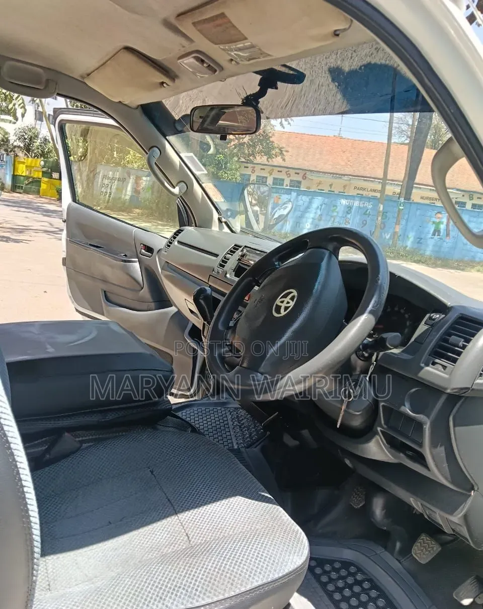 Toyota HiAce 2015 White