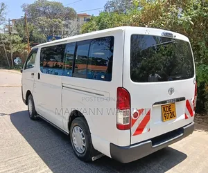 Toyota HiAce 2015 White