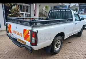 Nissan NP300 2013 White