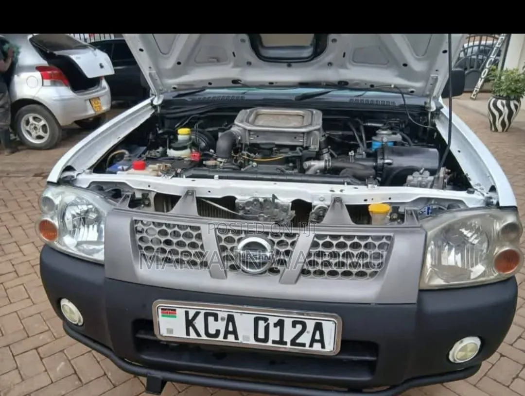 Nissan NP300 2013 White