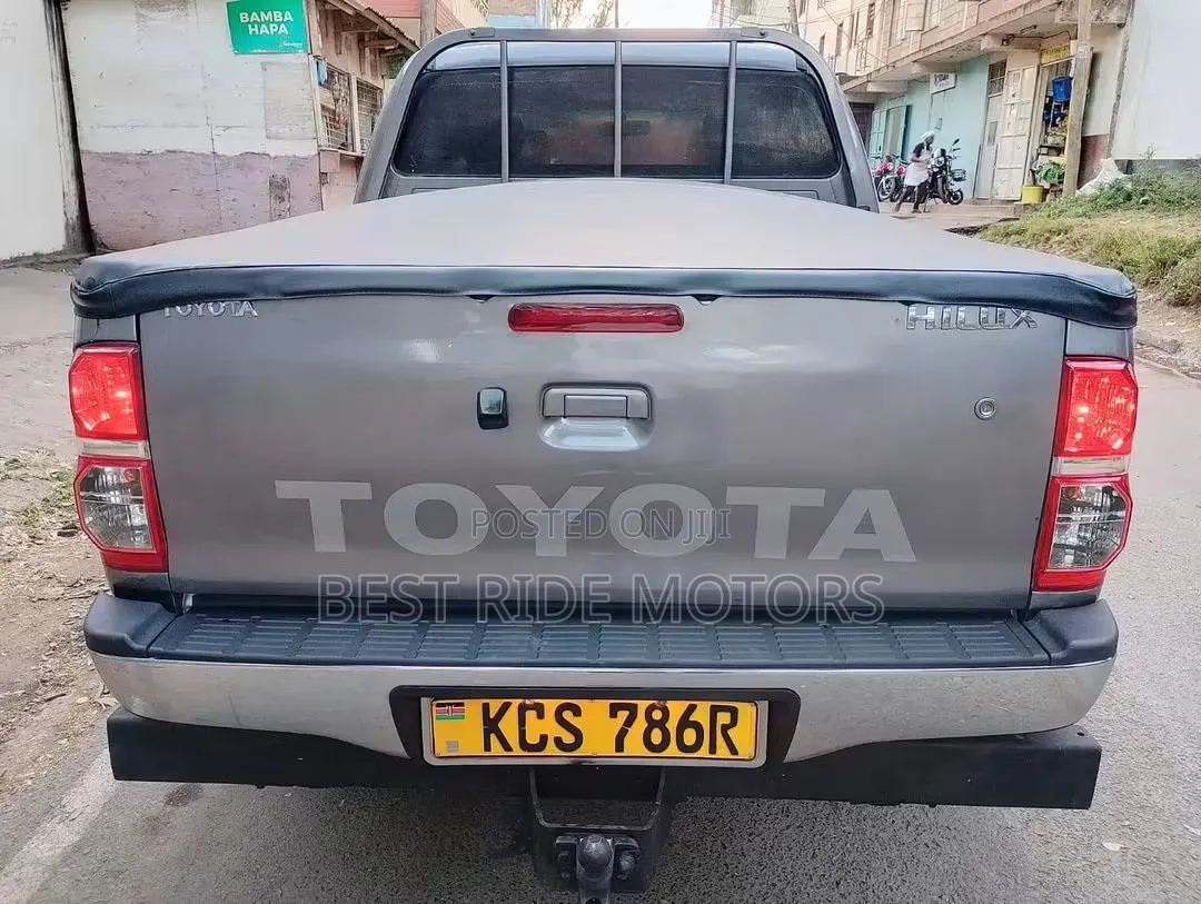 Toyota Hilux 2013