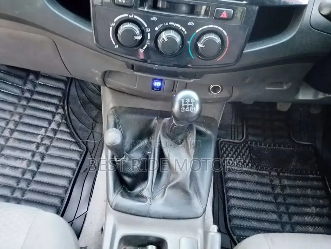 Toyota Hilux 2013