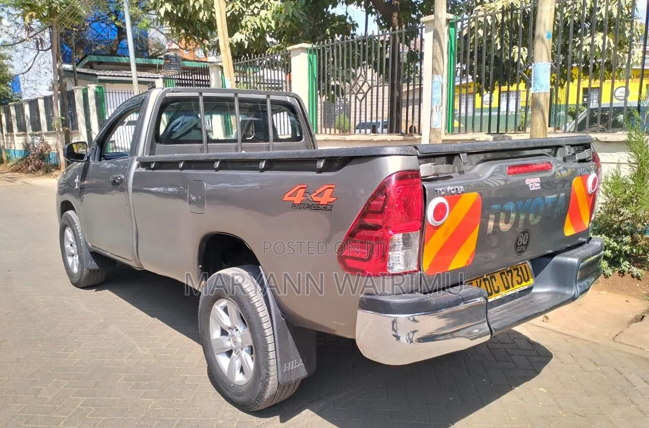 Toyota Hilux 2021 Brown