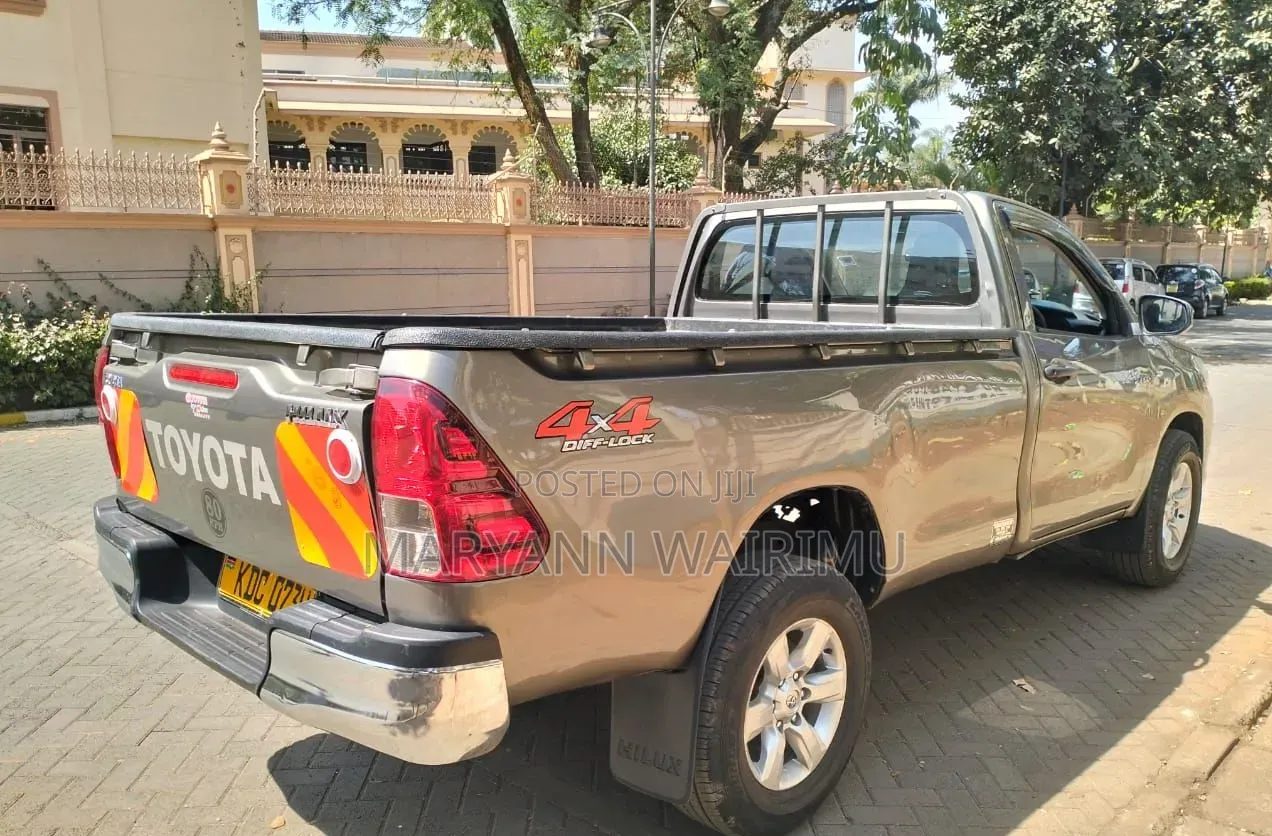Toyota Hilux 2021 Brown