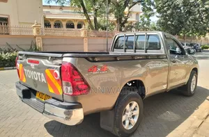 Toyota Hilux 2021 Brown