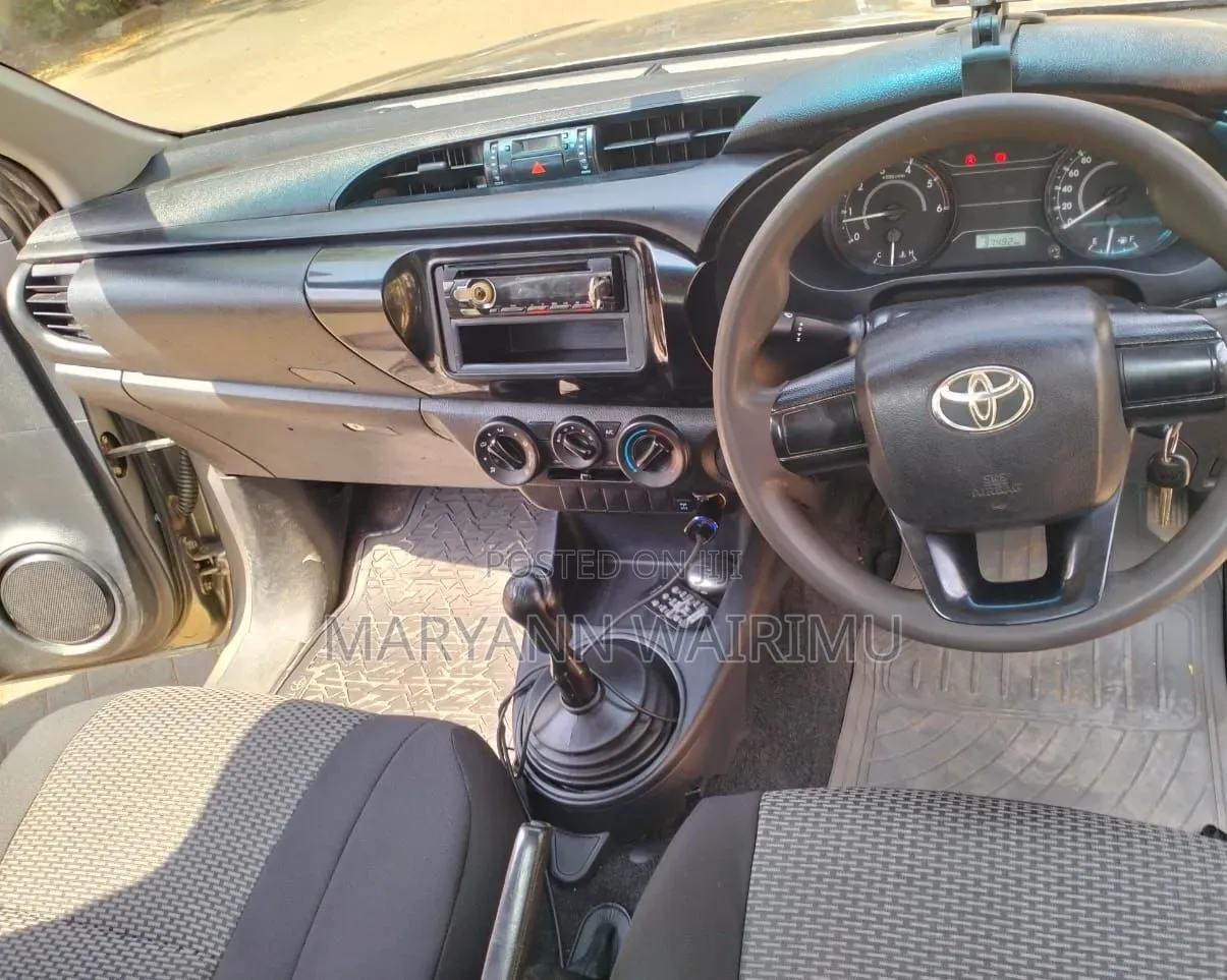 Toyota Hilux 2021 Brown