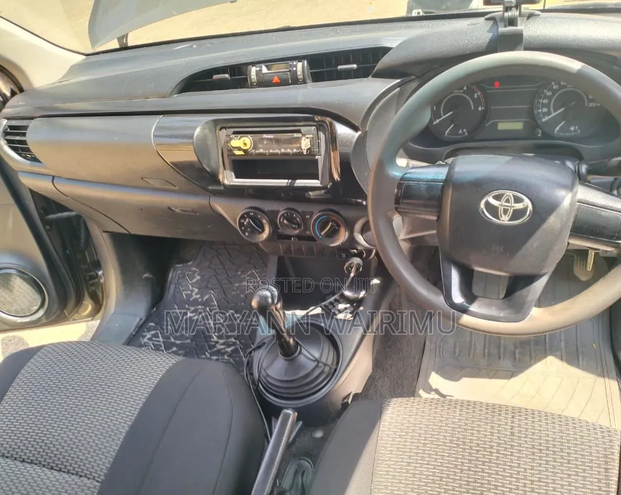 Toyota Hilux 2021 Brown