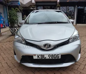 Toyota Vitz 2015 Silver