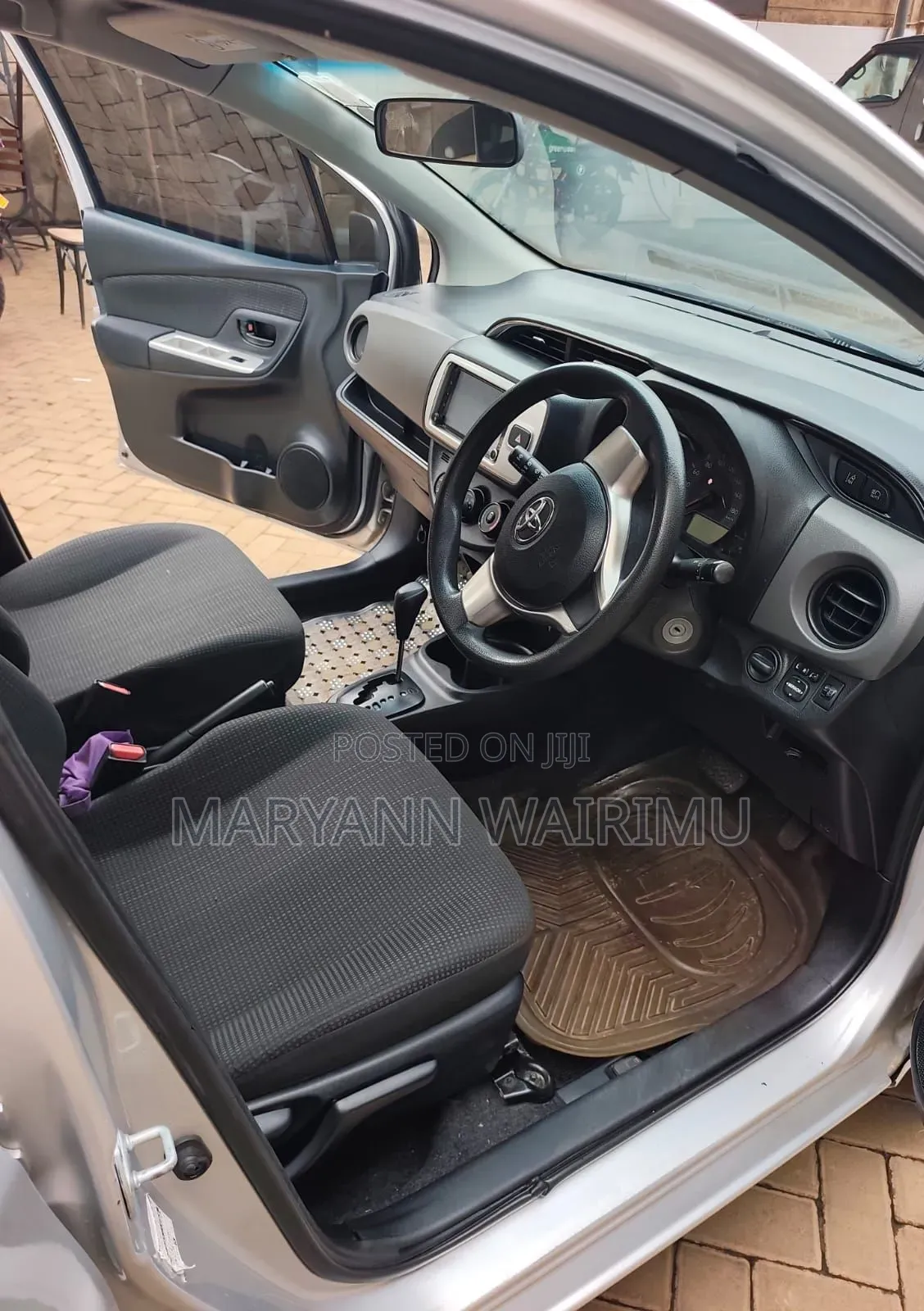 Toyota Vitz 2015 Silver